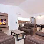 Luca By Interhome Feriehus Poreč