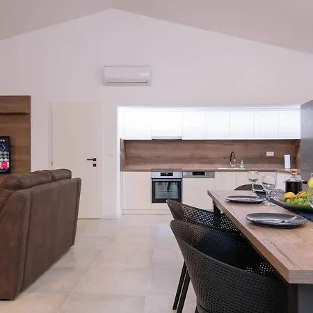 Luca By Interhome بوريتش